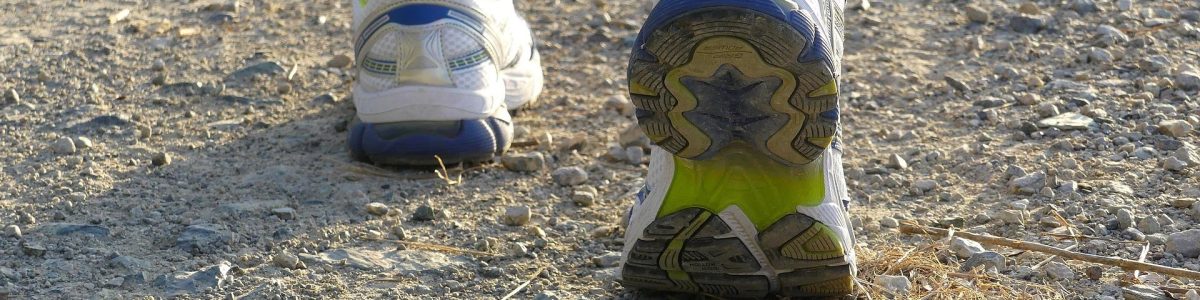 running-shoes-2661560_1920
